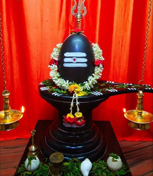 Download Tranquil Display of Shiva Lingam Stone Wallpaper | Wallpapers.com