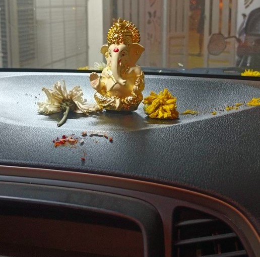 5 best Ganesh idol for car Dashboard 1 gold art india ceramic ganesh idol for car dashboard