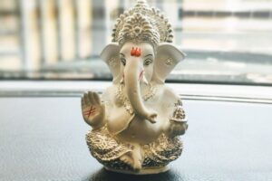 ganesh idol for car dashboard